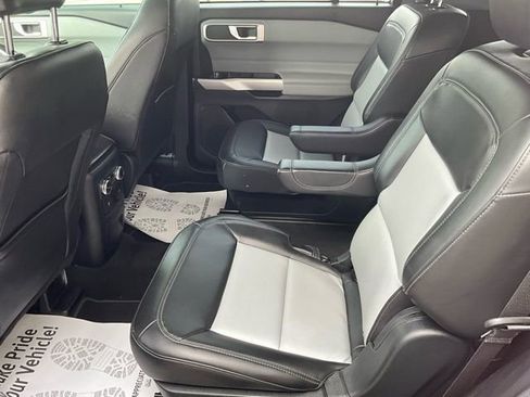 Used 2022 Ford Explorer XLT w/ Equipment Group 202A AWD/4WD image 12