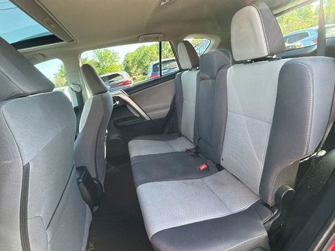 Used 2015 Toyota RAV4 XLE FWD image 17