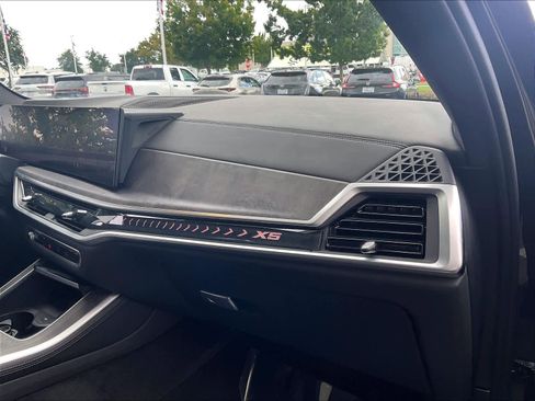 Used 2024 BMW X5 xDrive50e w/ Parking Assistance Package AWD/4WD image 18