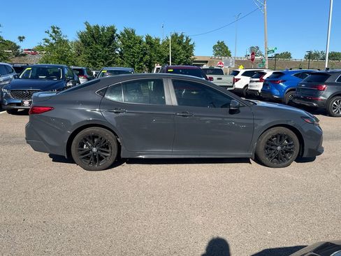 Used 2025 Toyota Camry SE w/ Convenience Package AWD/4WD image 9