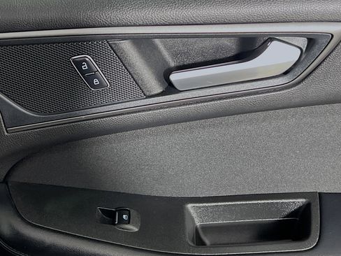 Used 2018 Ford Edge SE image 31