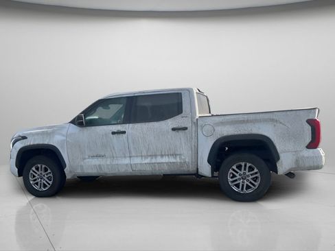 Used 2022 Toyota Tundra SR5 w/ SR5 Convenience Package image 8