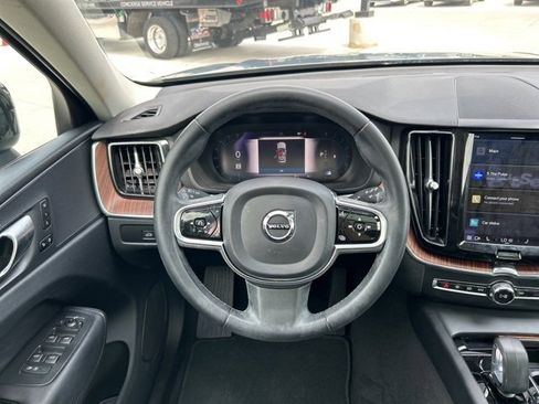 Used 2023 Volvo XC60 B5 Plus image 31