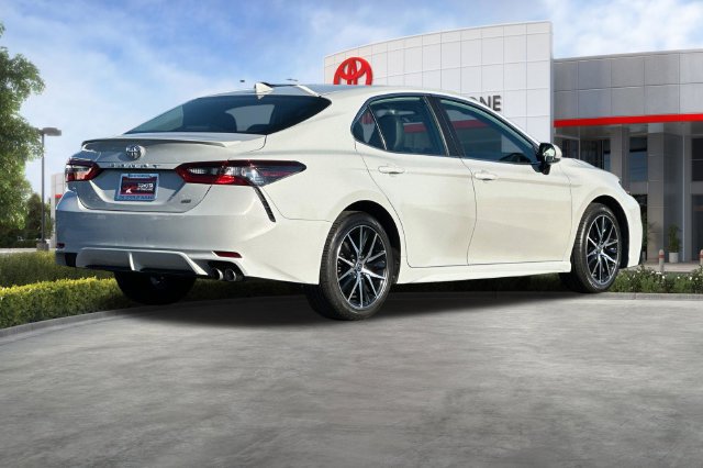 Used 2024 Toyota Camry SE FWD image 5
