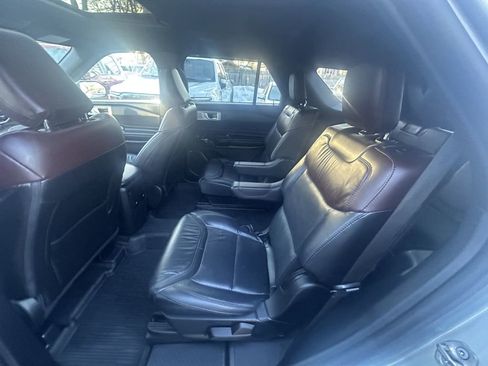 Used 2022 Ford Explorer Platinum w/ Equipment Group 601A image 10