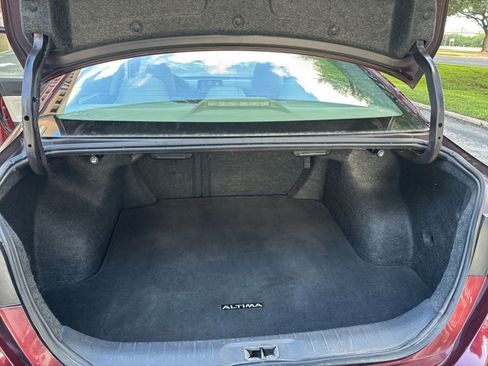 Used 2025 Nissan Altima 2.5 SV FWD image 25