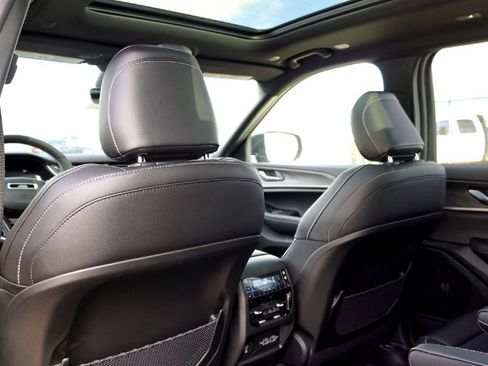 New 2025 Jeep Grand Cherokee L Limited image 28