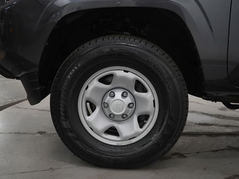 Used 2022 Toyota Tacoma SR image 31