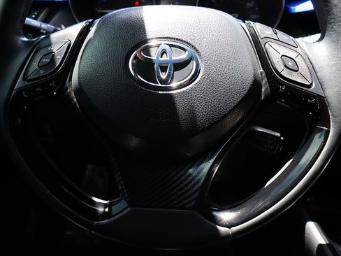 Used 2020 Toyota C-HR XLE FWD image 55