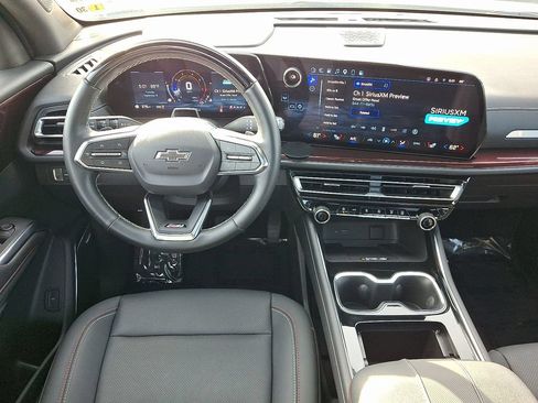 Certified 2025 Chevrolet Traverse Z71 w/ Enhanced Driving Package AWD/4WD image 12