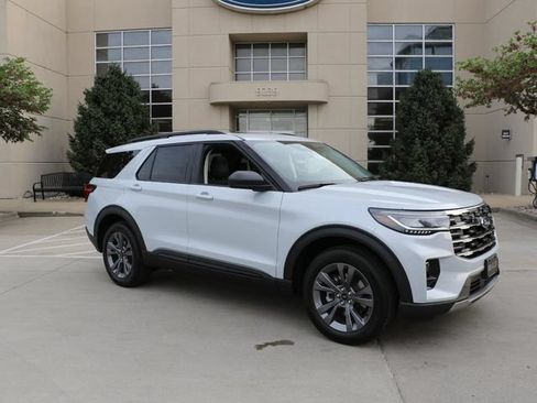 New 2026 Ford Explorer Active w/ Active Comfort Package AWD/4WD image 1