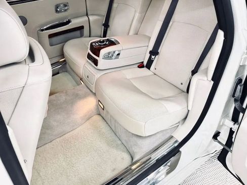 Used 2012 Rolls-Royce Ghost Extended Wheelbase image 5