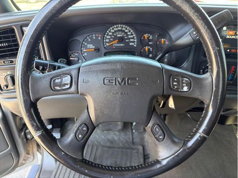 Used 2006 GMC Sierra 2500 SLE w/ Skid Plate Package AWD/4WD image 6