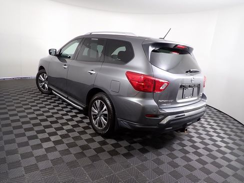 Used 2018 Nissan Pathfinder SV w/ SV All Weather Package image 10