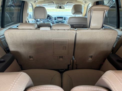 Used 2013 Mercedes-Benz GL 450 4MATIC image 32