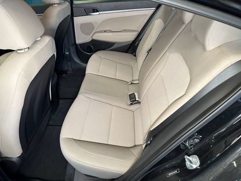 Used 2020 Hyundai Elantra SE FWD image 21