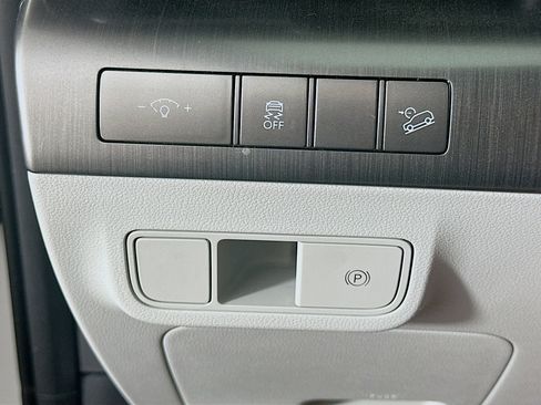 Used 2025 Hyundai Kona SEL FWD image 17