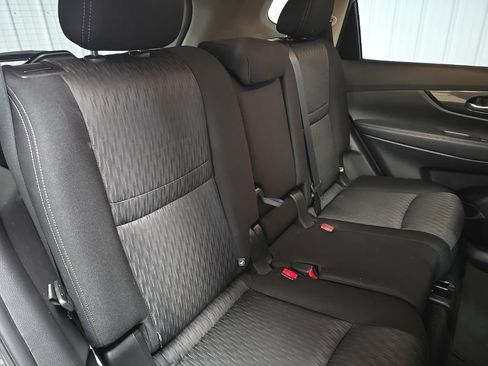 Used 2018 Nissan Rogue SV w/ Sun & Sound Touring Package AWD/4WD image 18