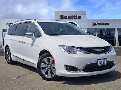 Used 2018 Chrysler Pacifica Limited w/ Advanced Safetytec Group