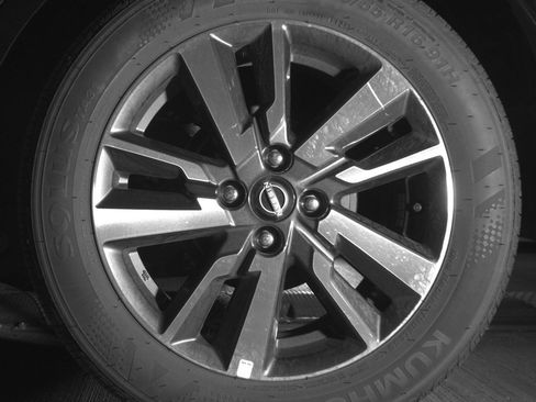 Used 2025 Nissan Versa SV FWD image 14