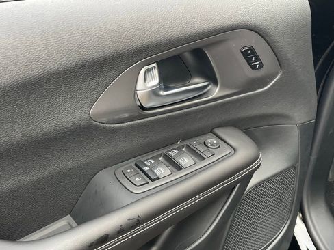 New 2026 Chrysler Pacifica Select image 13