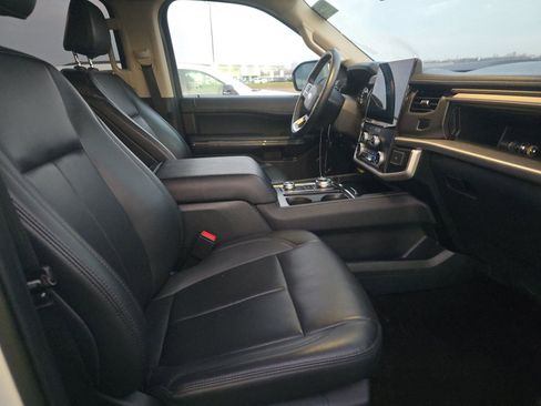 Used 2023 Ford Expedition XLT image 14