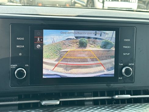 Used 2023 Kia Carnival LX FWD image 15