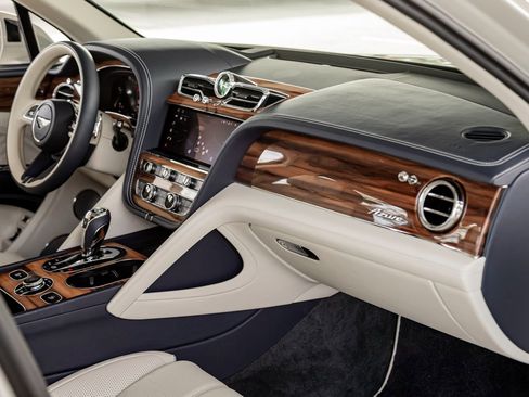 Certified 2023 Bentley Bentayga Extended Wheelbase image 31