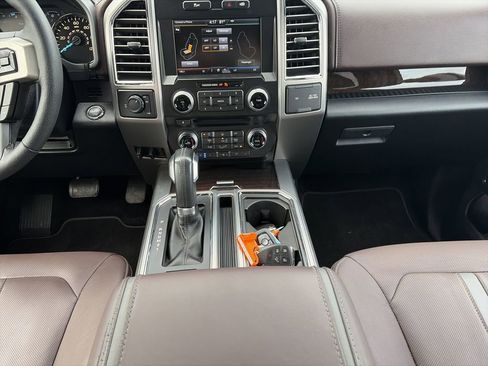 Used 2015 Ford F150 Platinum w/ Equipment Group 701A Luxury RWD image 15