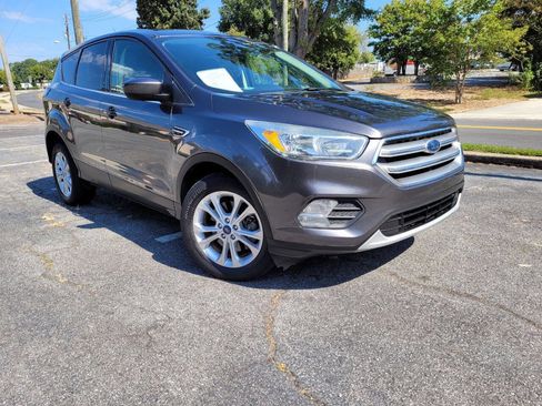 Used 2017 Ford Escape SE image 1