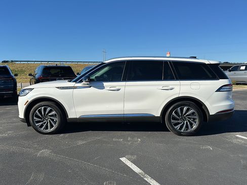 Used 2025 Lincoln Aviator 2WD image 5