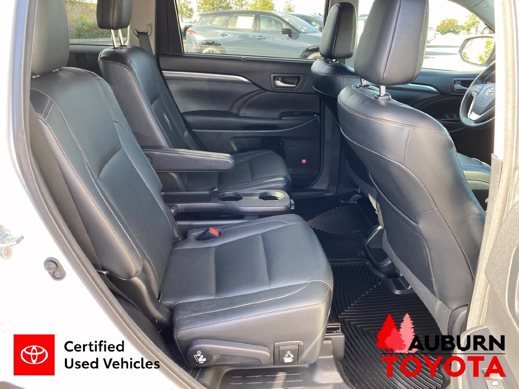 Certified 2017 Toyota Highlander Limited Platinum w/ Carpet Mat Package AWD/4WD image 21
