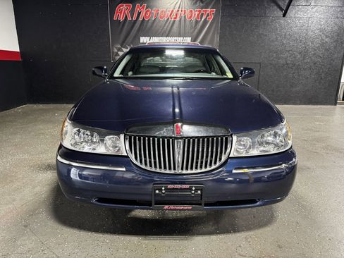 Used 2002 Lincoln Town Car Signature RWD image 8
