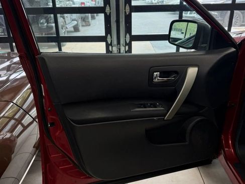 Used 2013 Nissan Rogue S AWD/4WD image 9