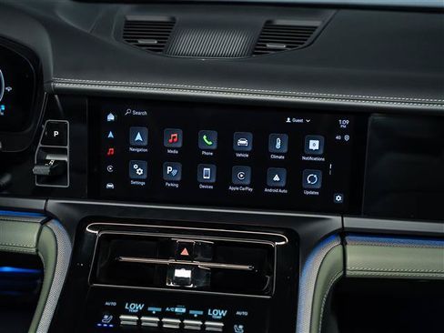 Certified 2024 Porsche Panamera 4 AWD/4WD image 29