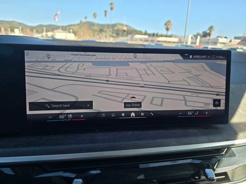 Used 2025 BMW X7 xDrive40i w/ Premium Package image 30