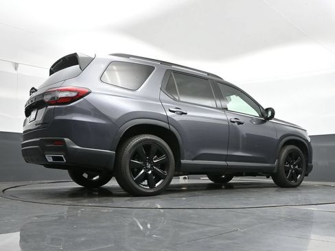 Used 2025 Honda Pilot Black Edition image 34