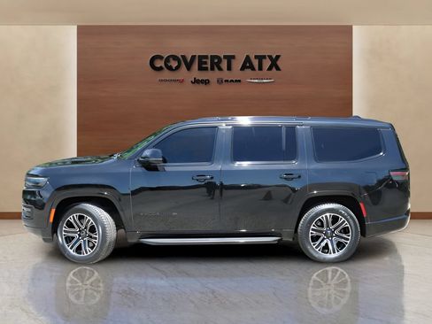 Used 2023 Jeep Wagoneer Series II AWD/4WD image 2