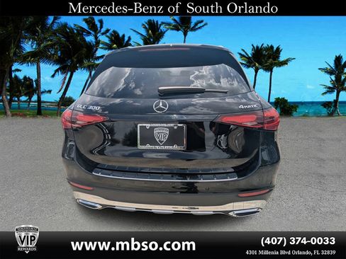 Used 2025 Mercedes-Benz GLC 300 4MATIC image 16