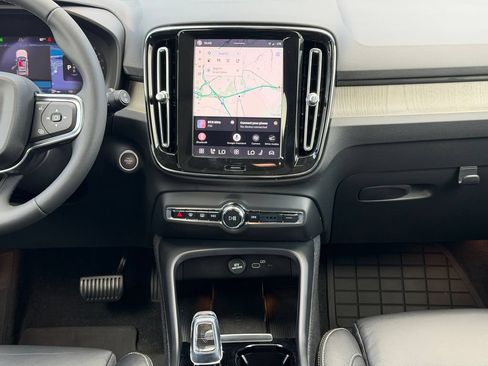 Certified 2023 Volvo XC40 B5 Plus w/ Driver Assist Package AWD/4WD image 23