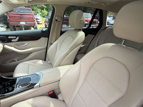 Used 2022 Mercedes-Benz GLC 300 image 18