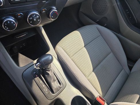Used 2016 Kia Forte LX w/ LX Popular Plus Package FWD image 12