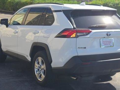 Used 2021 Toyota RAV4 LE AWD/4WD image 4