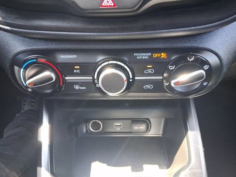 Used 2025 Kia Soul LX FWD image 23