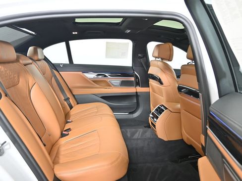 Used 2022 BMW 740i xDrive w/ M Sport Package AWD/4WD image 16