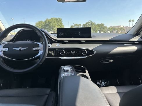 Used 2025 Genesis GV70 2.5T AWD/4WD image 17
