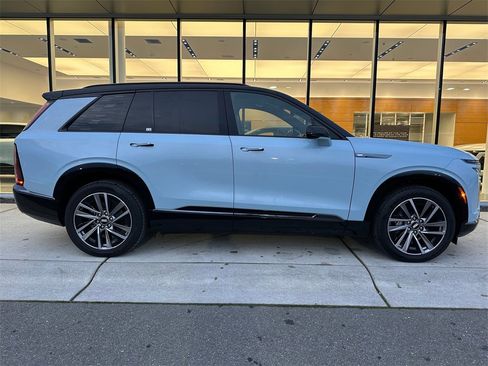 New 2026 Cadillac Vistiq Sport image 6