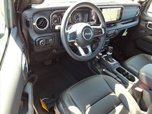 New 2026 Jeep Wrangler Unlimited Sahara AWD/4WD image 9