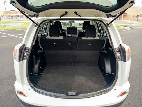 Used 2018 Toyota RAV4 XLE FWD image 17