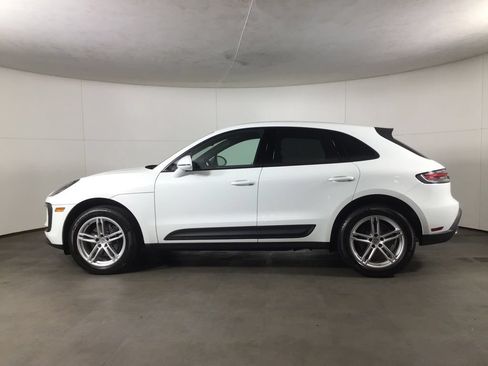 Certified 2024 Porsche Macan AWD/4WD image 2